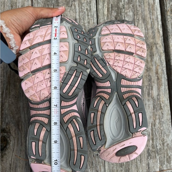 Saucony Women's Athletic Shoes in Gray and Pink size 7.5 - Picture 3 of 12